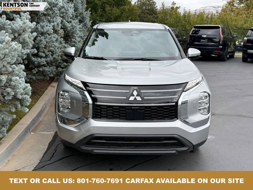 Used 2025 Mitsubishi Outlander ES image 2