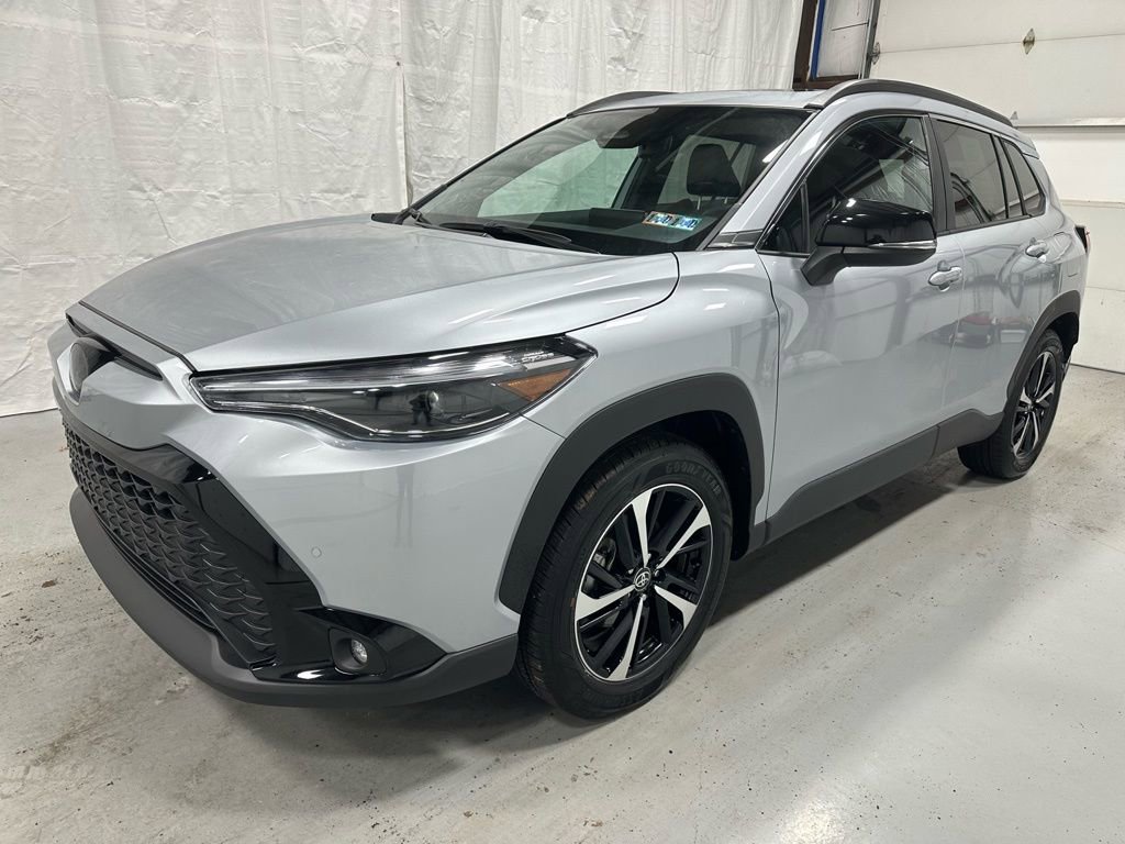 Used 2025 Toyota Corolla Cross XSE w/ Convenience Package image 3