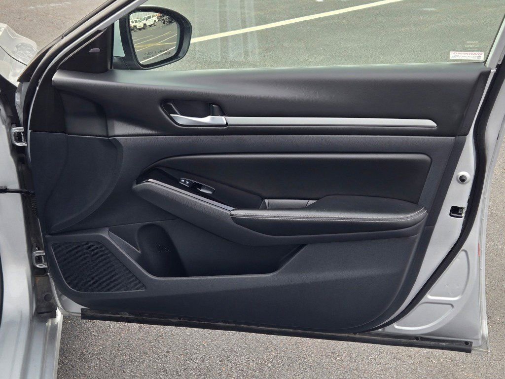 Used 2023 Nissan Altima 2.5 SV image 4