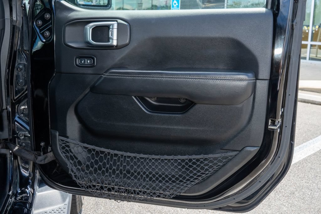 Used 2020 Jeep Wrangler Unlimited Sahara AWD/4WD image 11