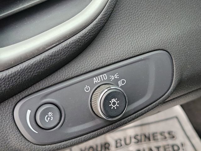 Certified 2022 Chevrolet Trax LT w/ LT Convenience Package image 7