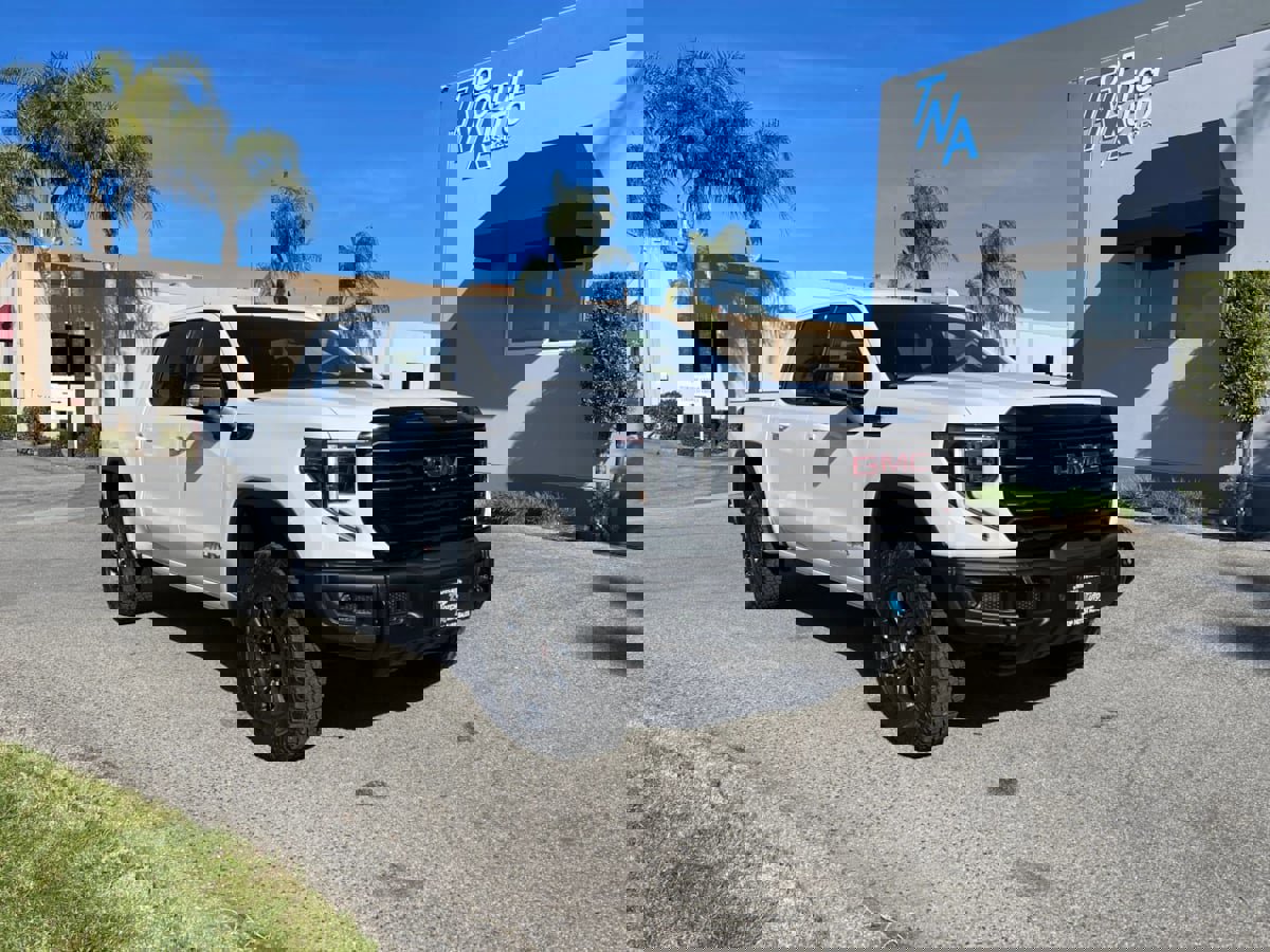 Used 2025 GMC Sierra 1500 AT4X image 3