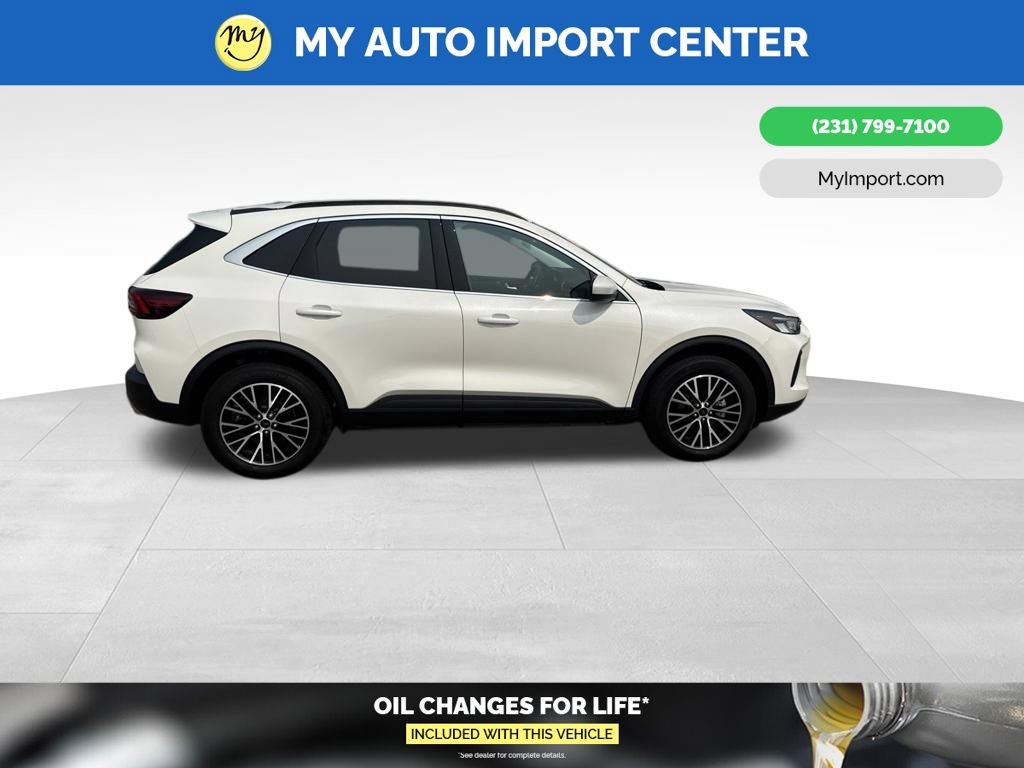 Used 2025 Ford Escape SE FWD image 8