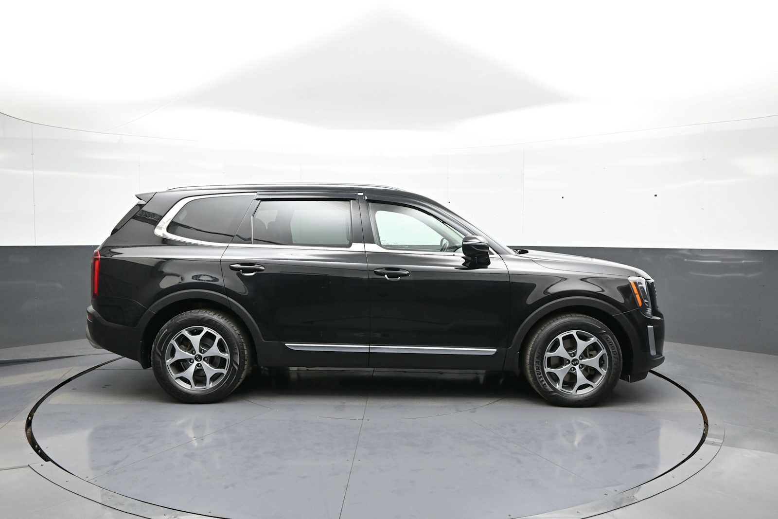 Used 2020 Kia Telluride EX AWD/4WD image 5