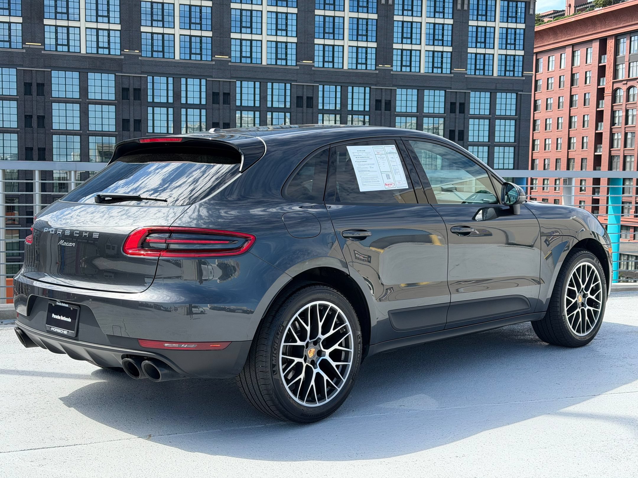 Used 2018 Porsche Macan Sport Edition AWD/4WD image 9