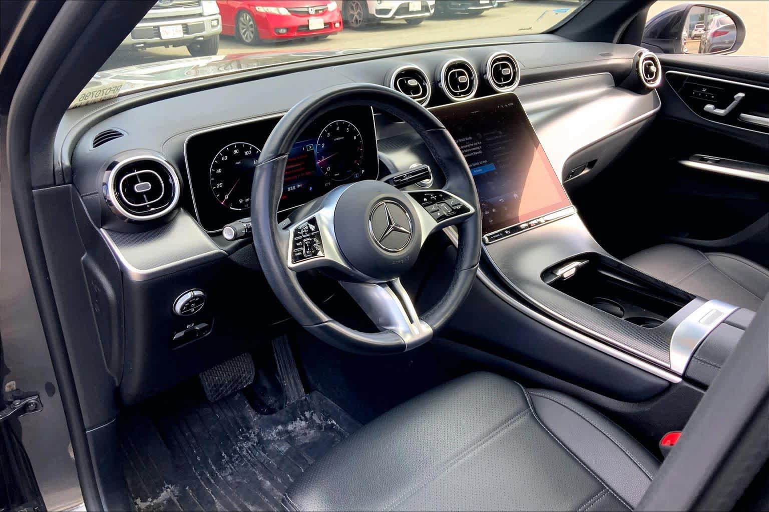 Used 2024 Mercedes-Benz GLC 300 4MATIC image 18