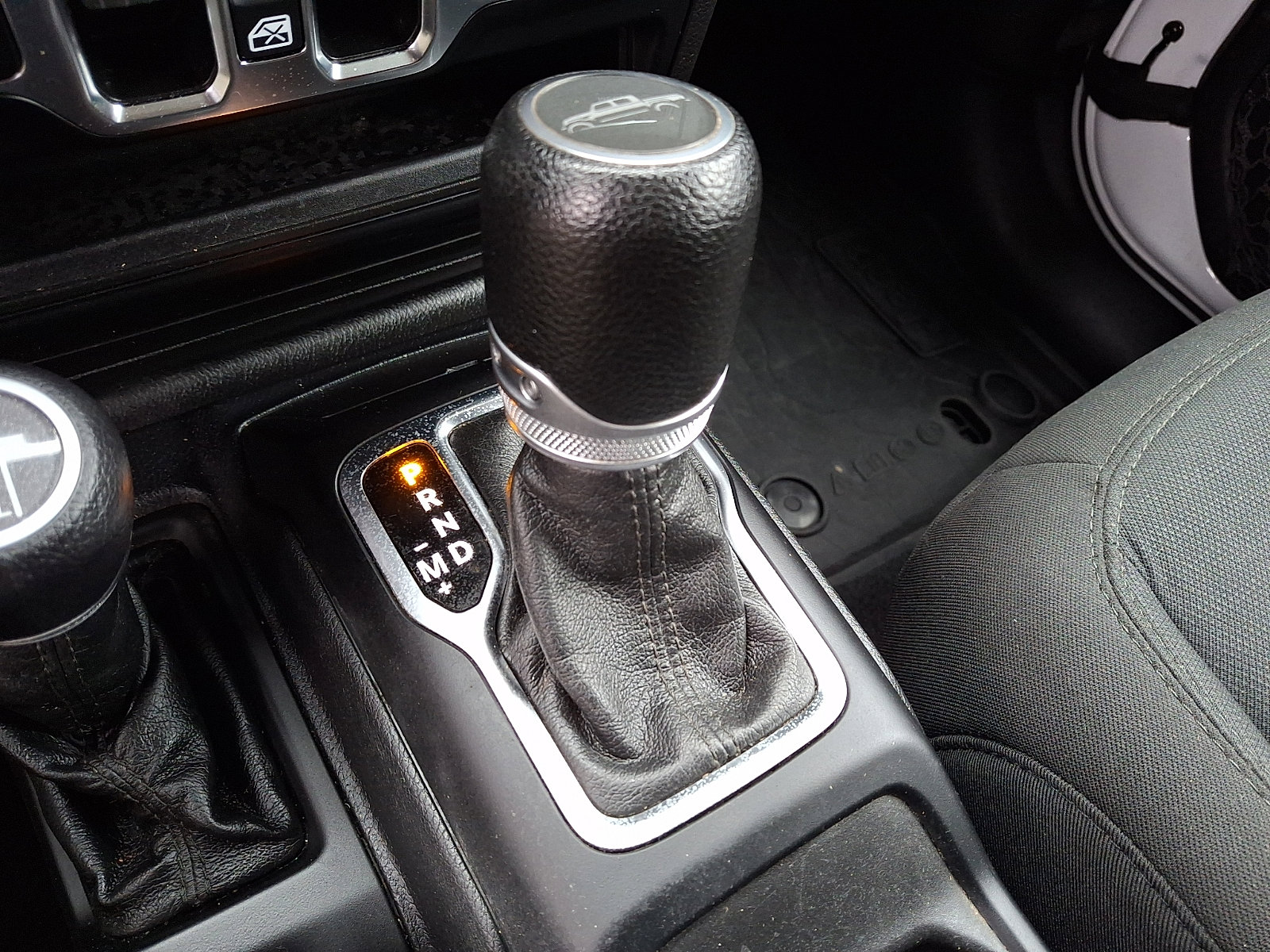 Used 2021 Jeep Gladiator Sport image 15