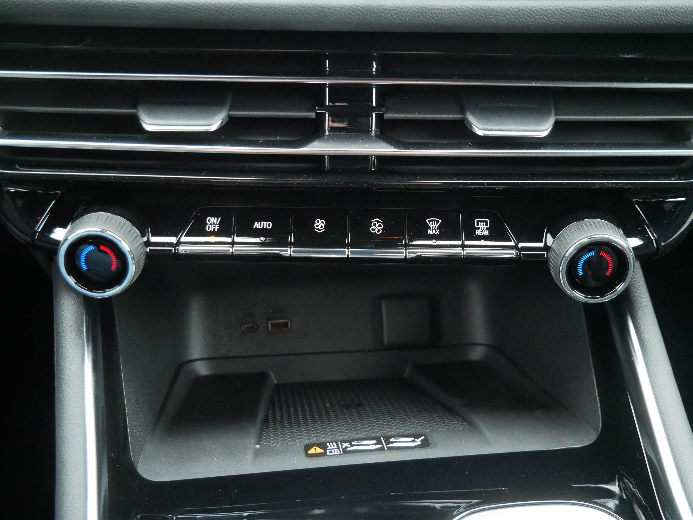 New 2026 Chevrolet Traverse LT w/ Midnight/Sport Edition image 8