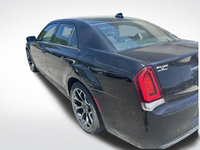Used 2017 Chrysler 300 S RWD image 9
