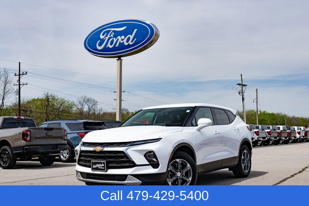 Used 2025 Chevrolet Blazer LT image 2