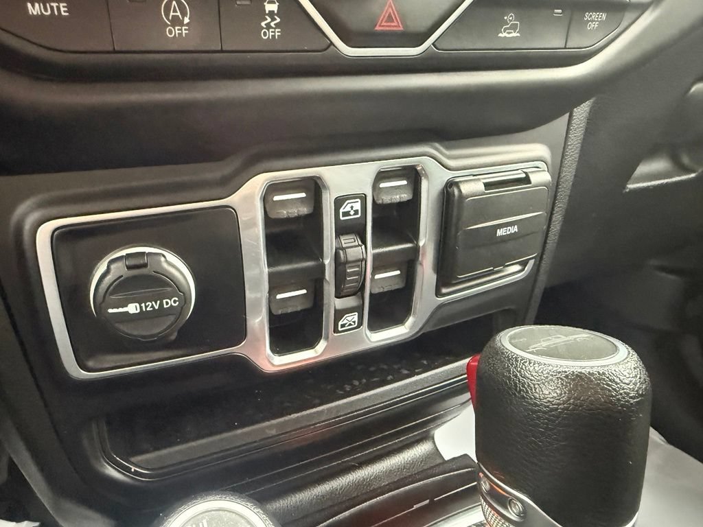 Certified 2020 Jeep Gladiator Overland AWD/4WD image 27