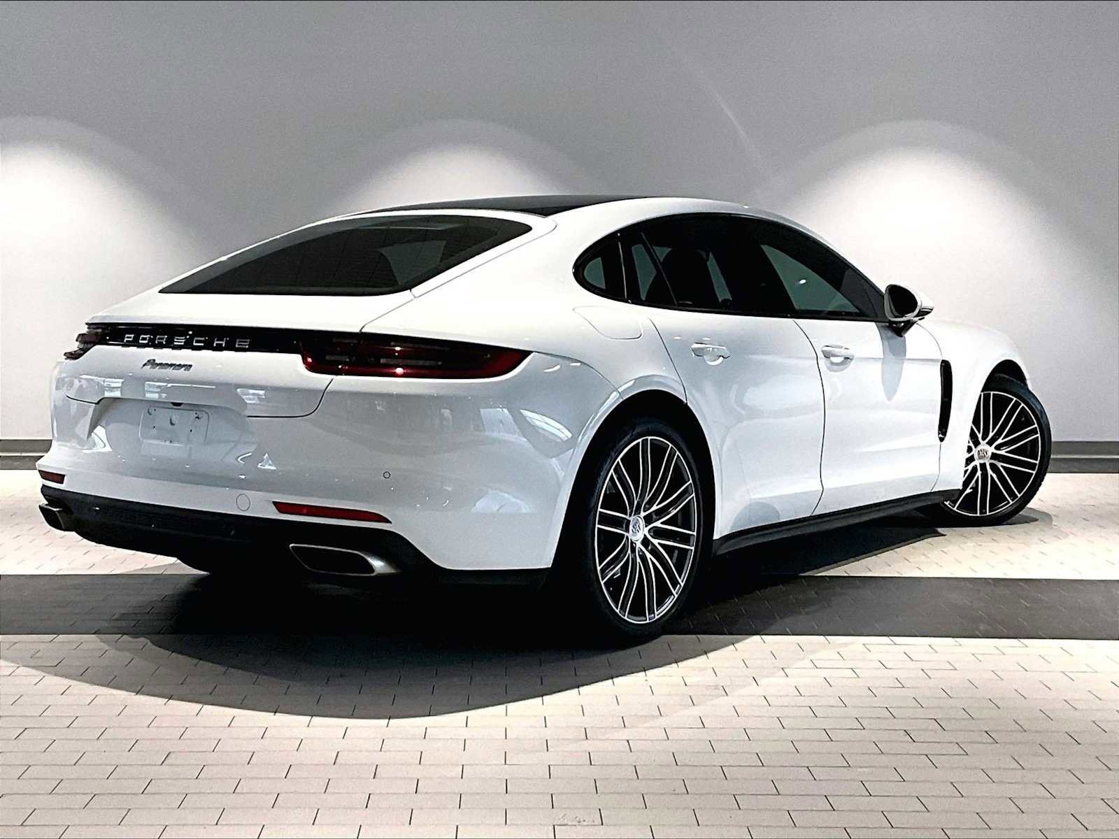 Used 2020 Porsche Panamera image 10