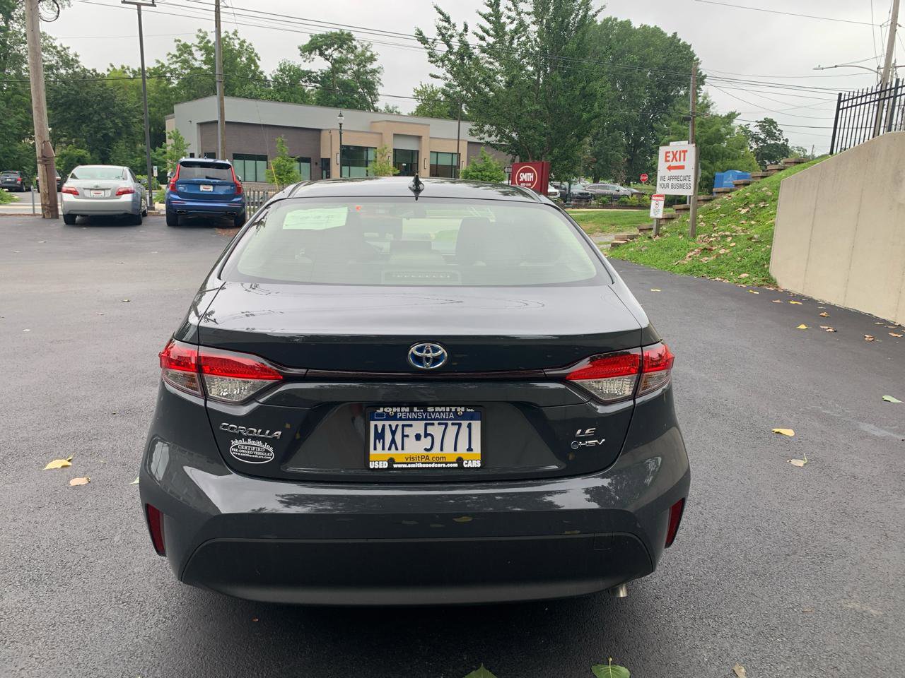 Used 2025 Toyota Corolla LE w/ LE Premium Package FWD image 4