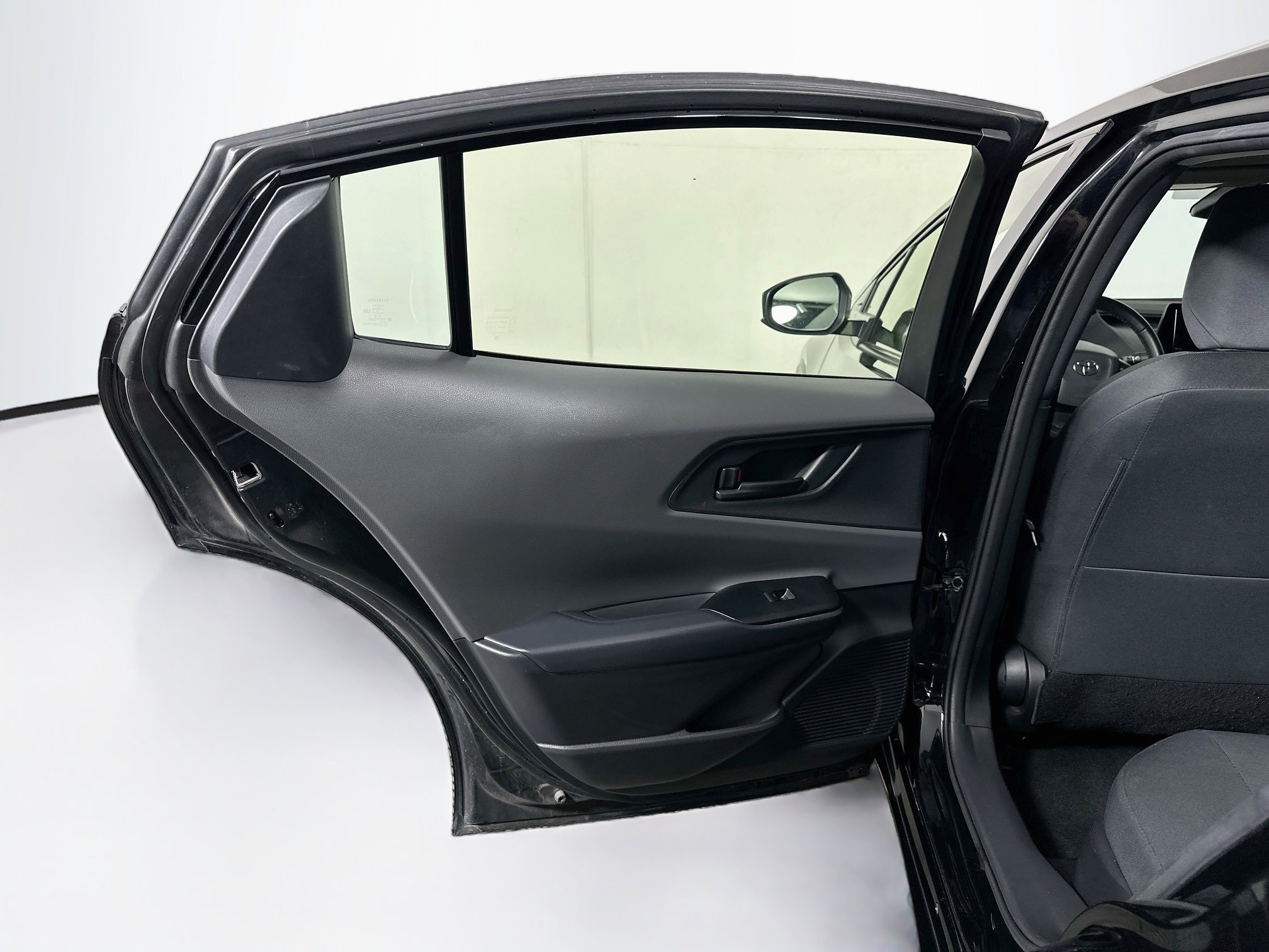 Used 2025 Toyota Prius LE FWD image 25
