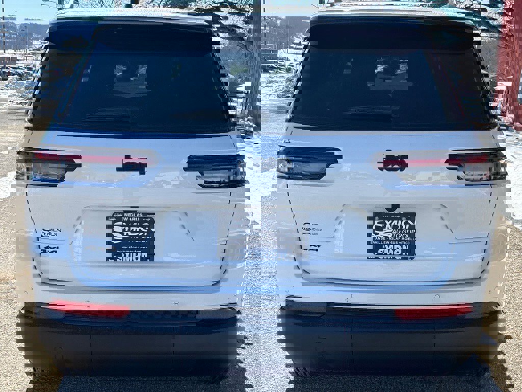 New 2025 Jeep Grand Cherokee L Altitude image 6