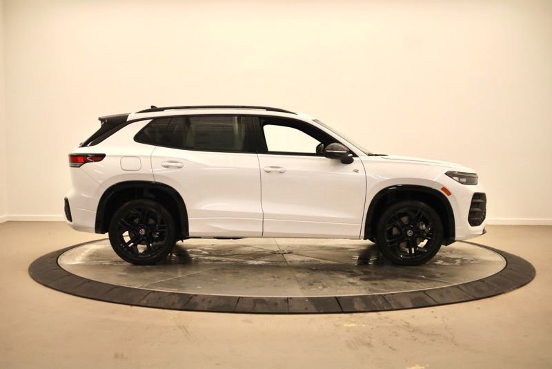 New 2026 Volkswagen Tiguan SE R-Line image 2