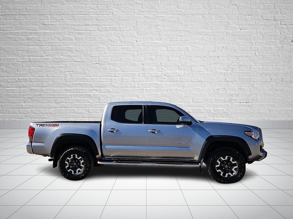 Used 2017 Toyota Tacoma TRD Off-Road w/ Tow Package (A/T) AWD/4WD image 5