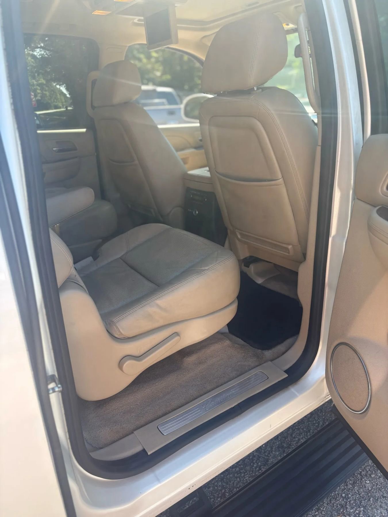 Used 2013 Cadillac Escalade ESV Premium image 27