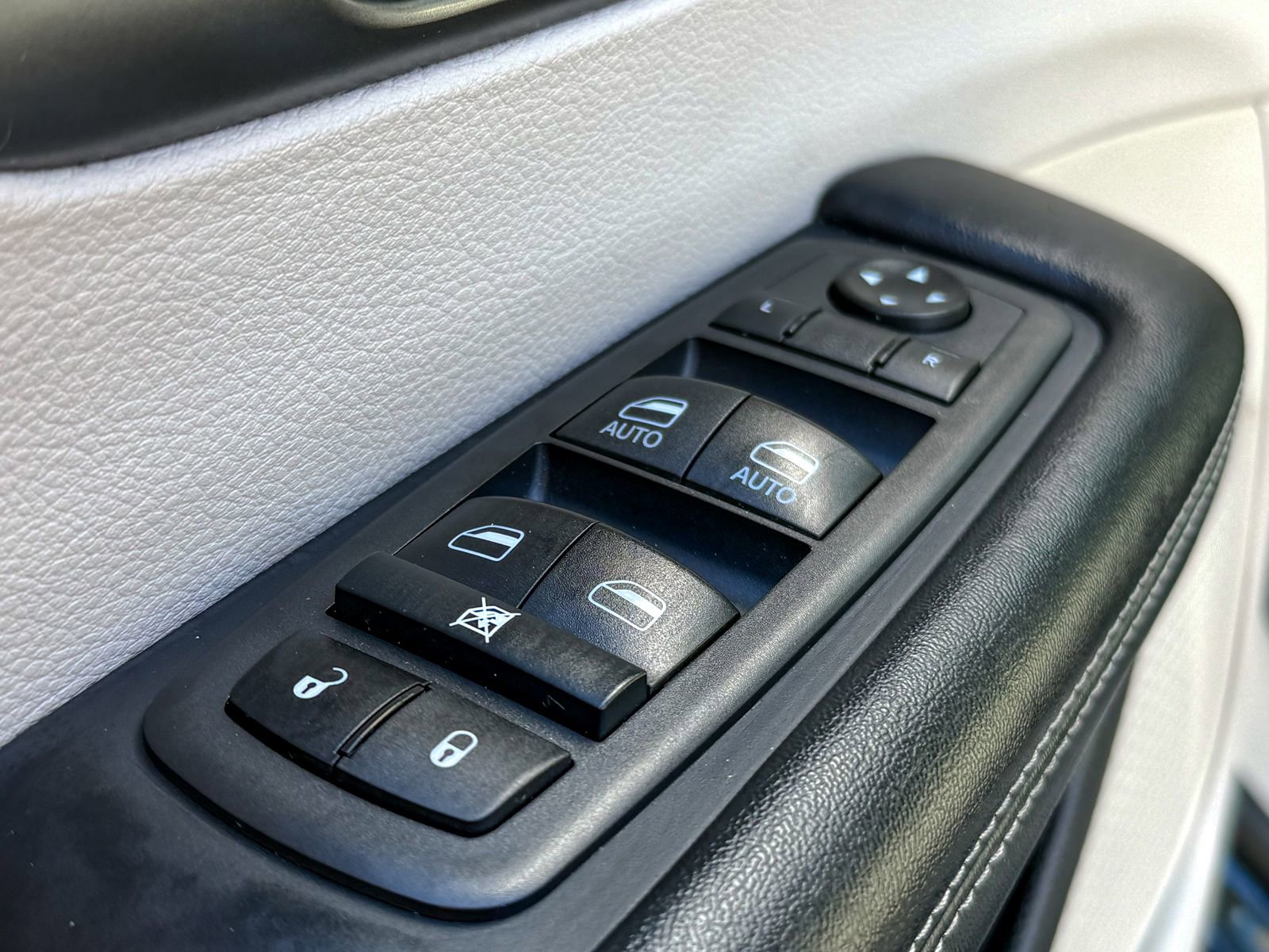 Used 2021 Chrysler Pacifica Touring-L image 19