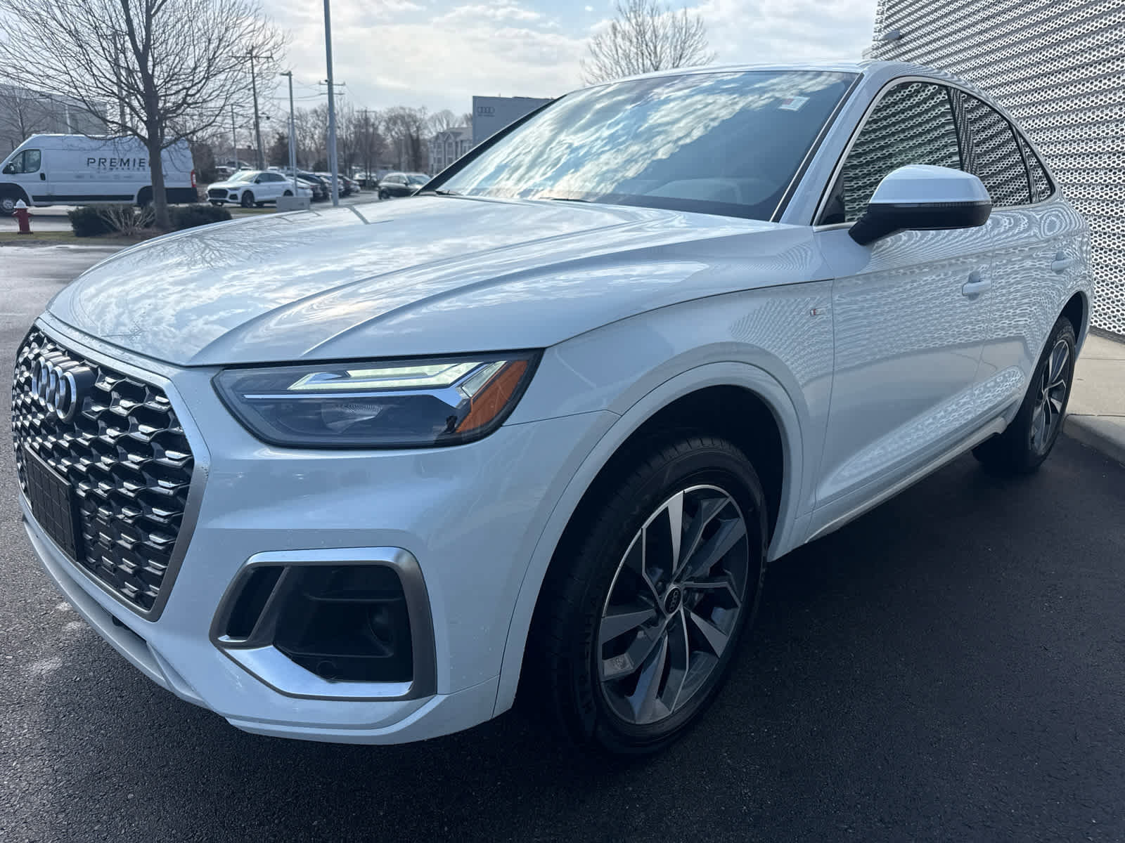 Used 2024 Audi Q5 2.0T Premium Plus w/ Premium Plus Package image 4