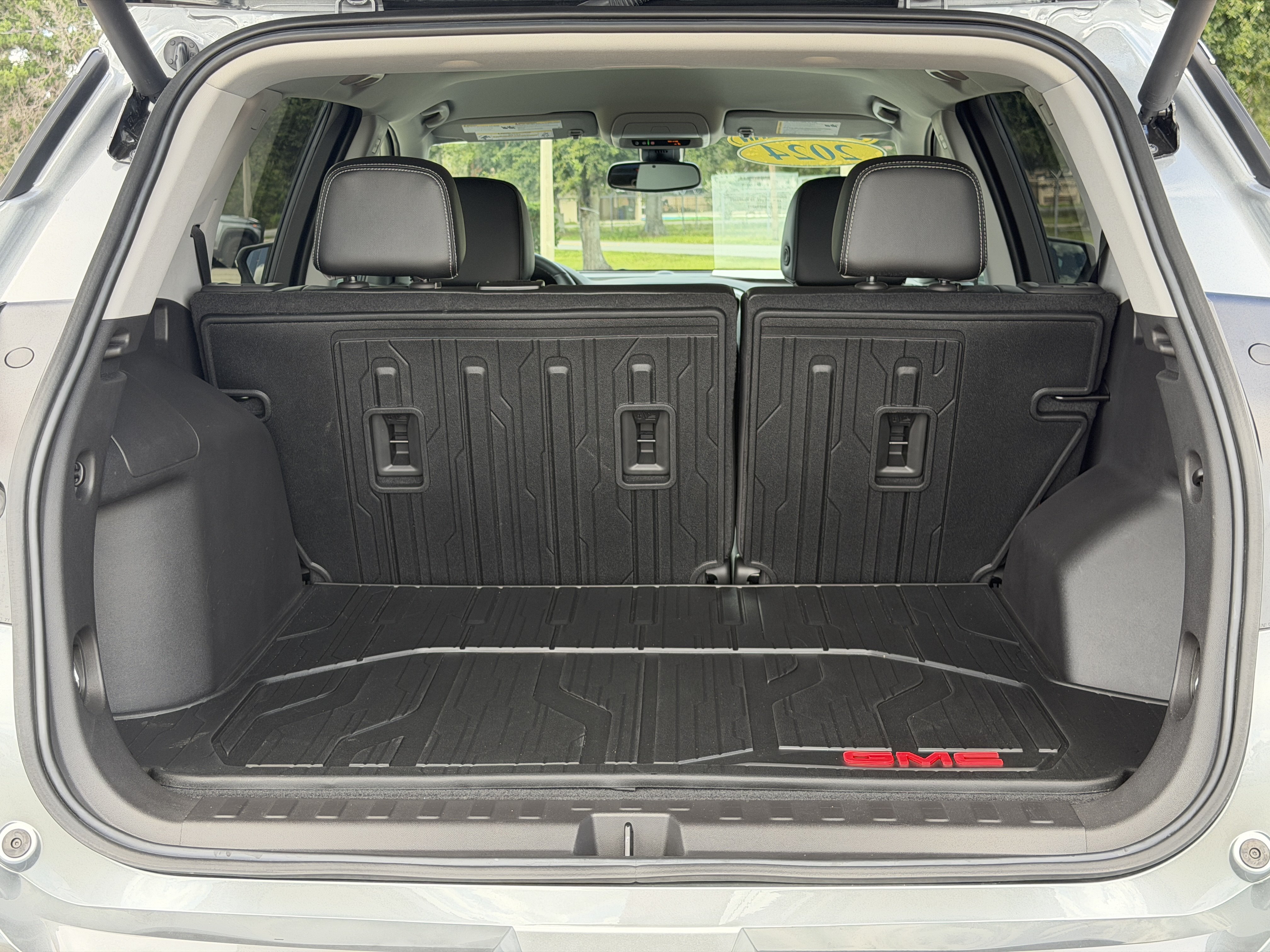 Used 2024 GMC Terrain SLT w/ Tech Package AWD/4WD image 10