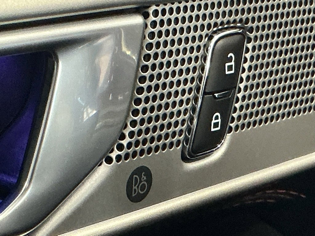 Used 2023 Ford Explorer ST-Line image 16