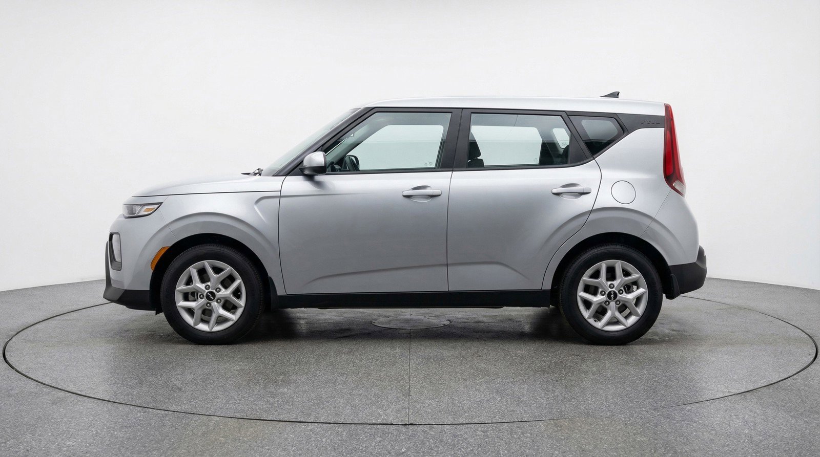 Used 2025 Kia Soul LX w/ LX Technology Package image 5