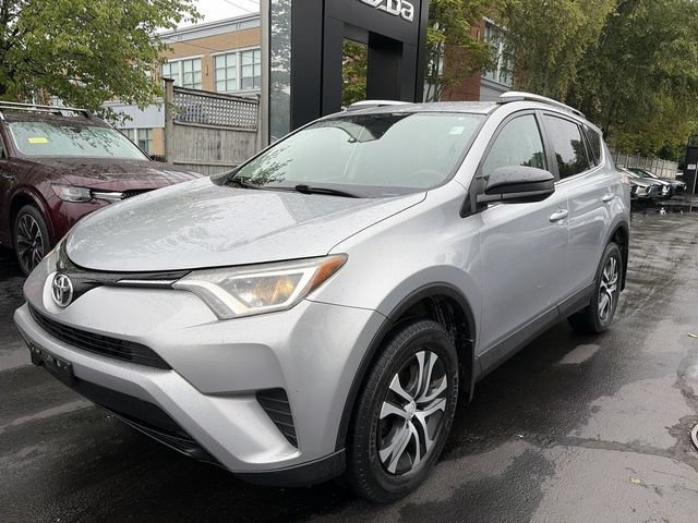 Used 2016 Toyota RAV4 LE AWD/4WD image 4