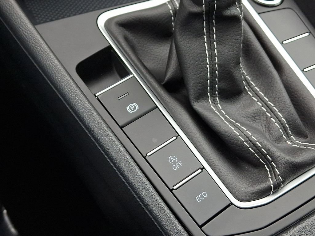 Certified 2025 Volkswagen Jetta Sport image 25