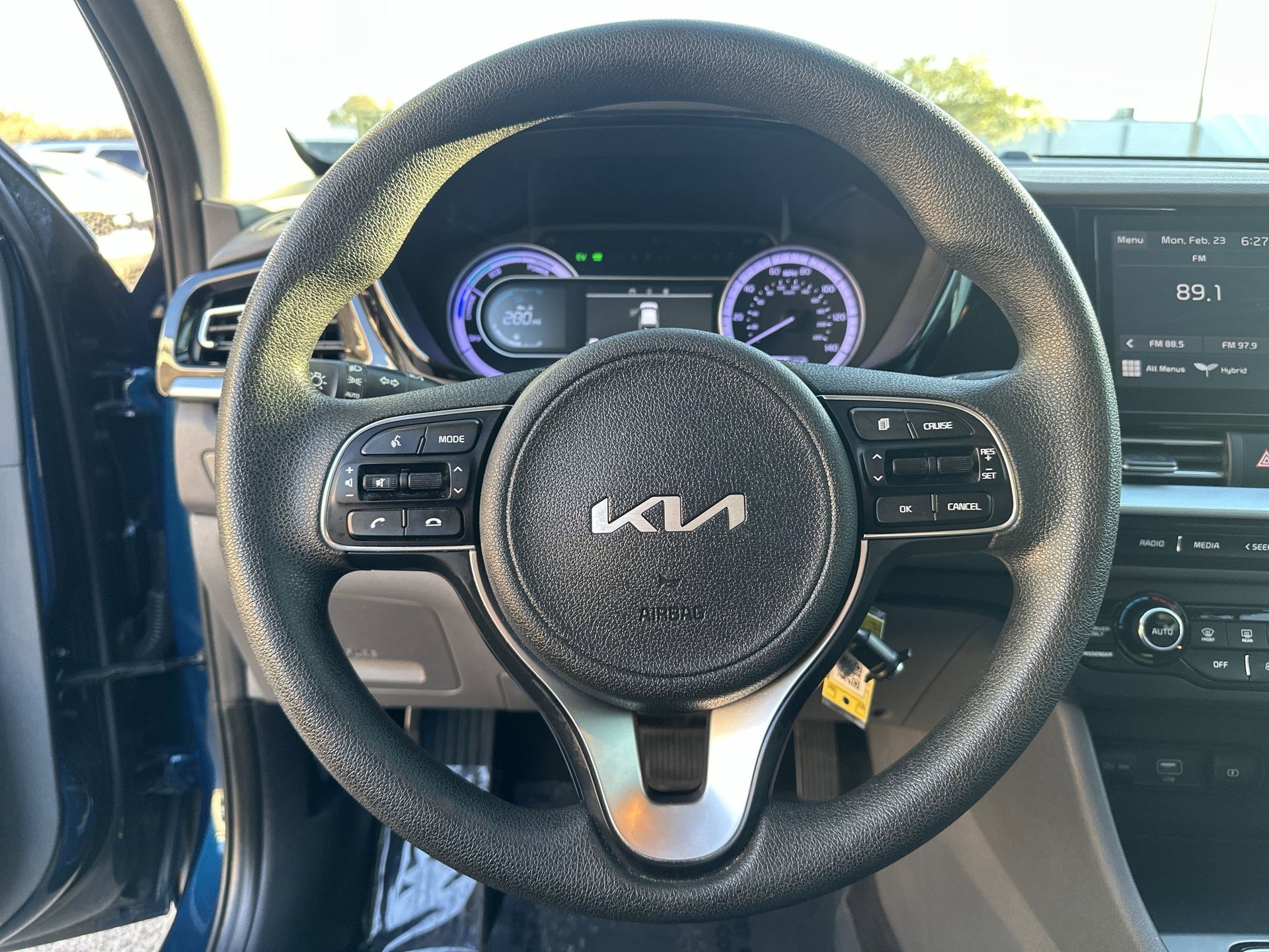 Used 2022 Kia Niro LX image 11