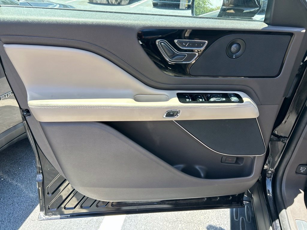 Used 2023 Lincoln Aviator Reserve w/ Equipment Group 201A AWD/4WD image 16