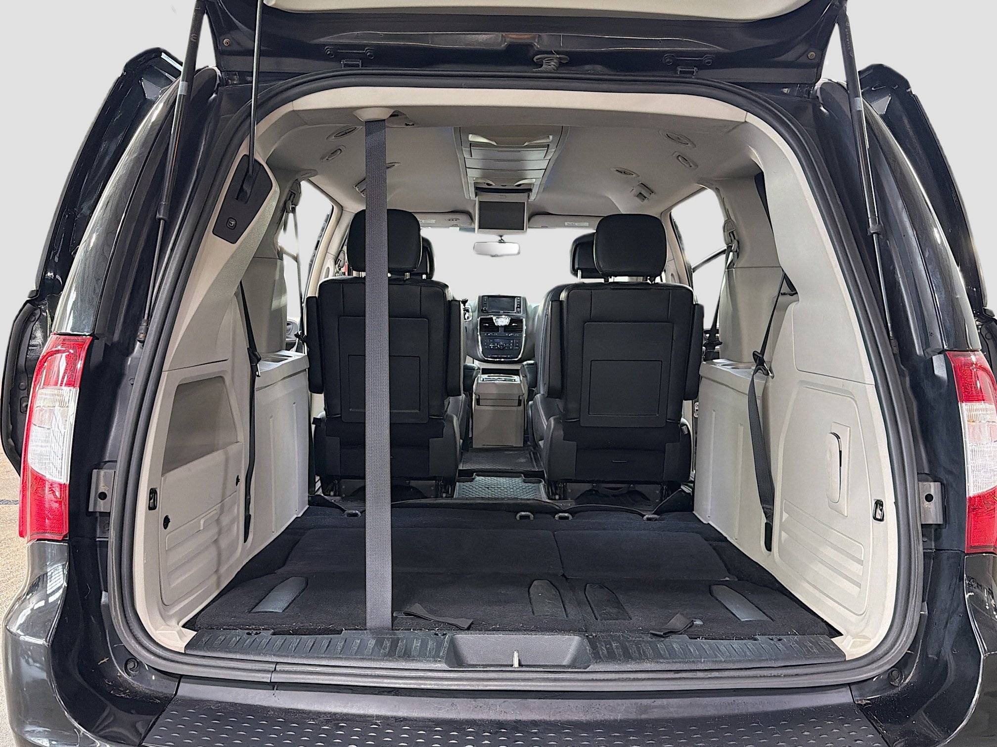 Used 2015 Chrysler Town & Country Touring w/ Driver Convenience Group FWD image 7