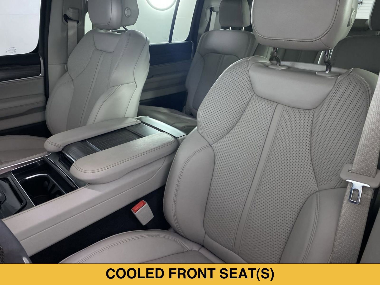 Used 2024 Jeep Wagoneer L Series III w/ Premium Group I AWD/4WD image 12