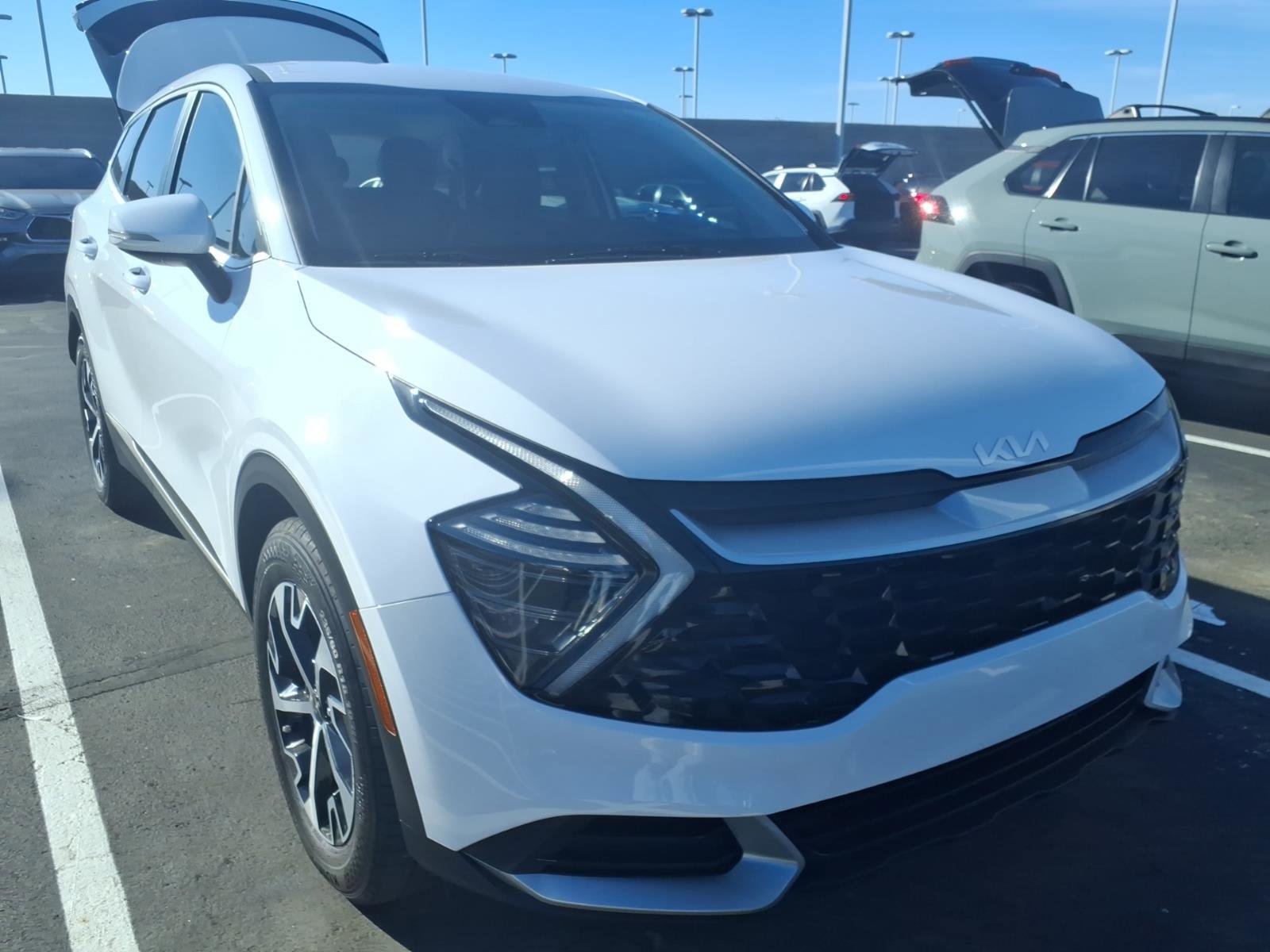 Used 2025 Kia Sportage EX image 2