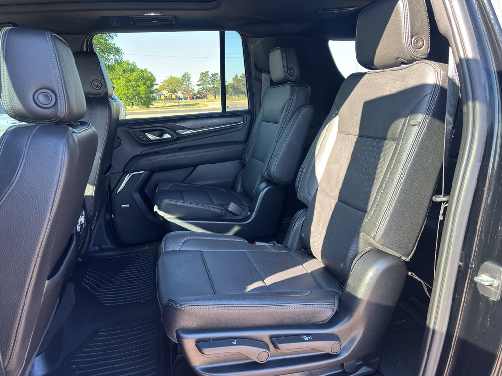 Used 2023 GMC Yukon XL Denali AWD/4WD image 16