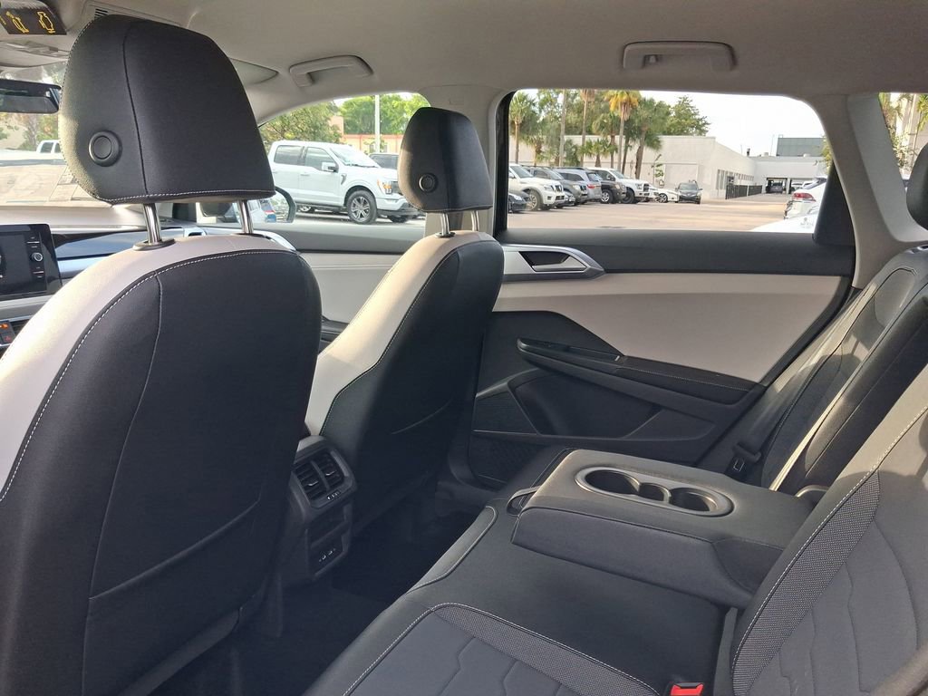 New 2026 Volkswagen Taos SE FWD image 5