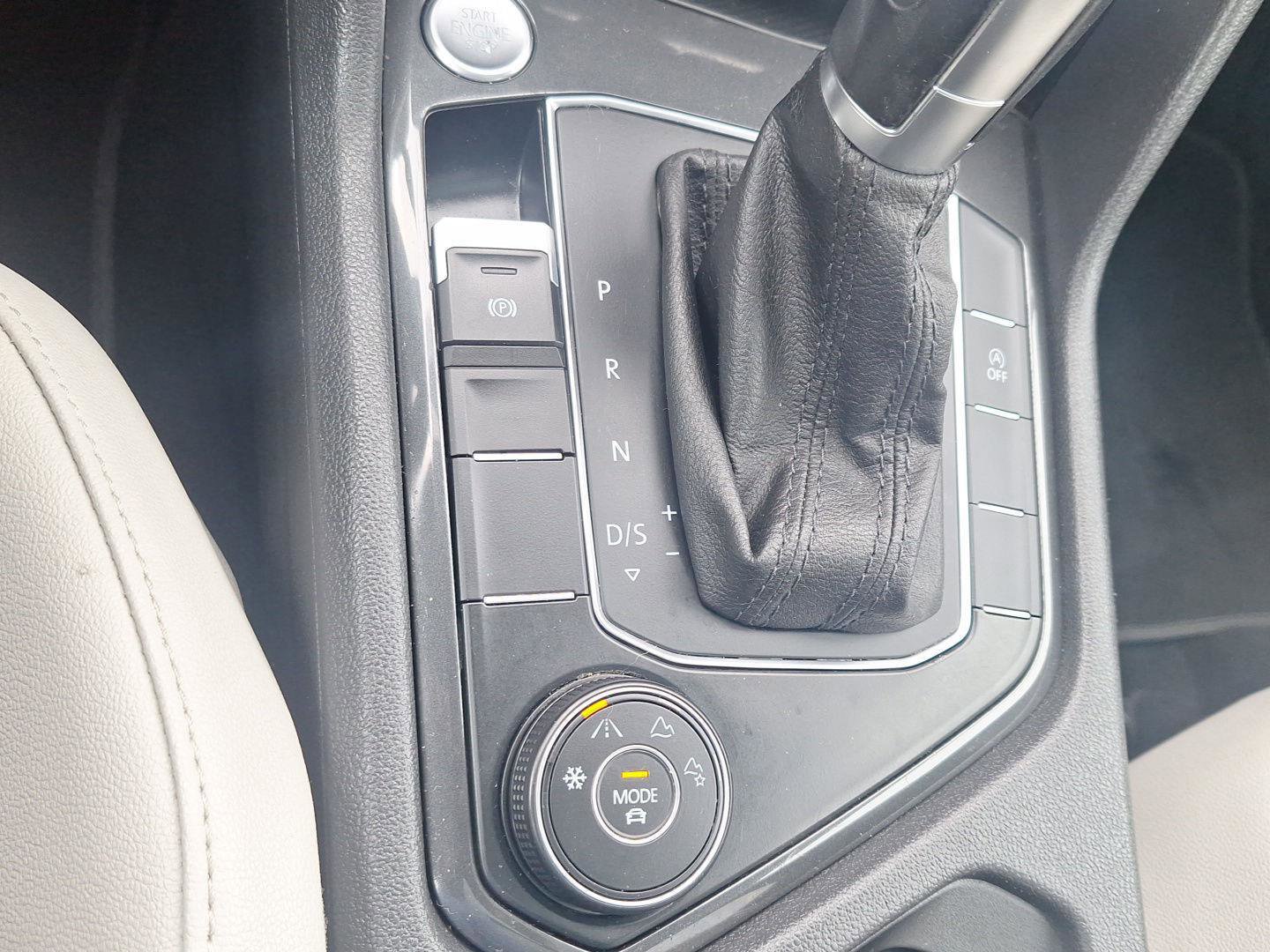 Used 2019 Volkswagen Tiguan SE w/ Panoramic Sunroof Package AWD/4WD image 27
