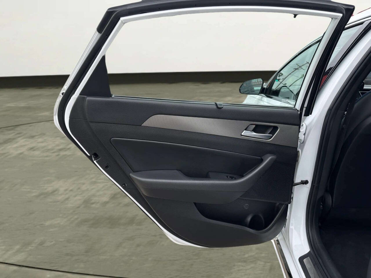 Used 2018 Hyundai Sonata Limited FWD image 13