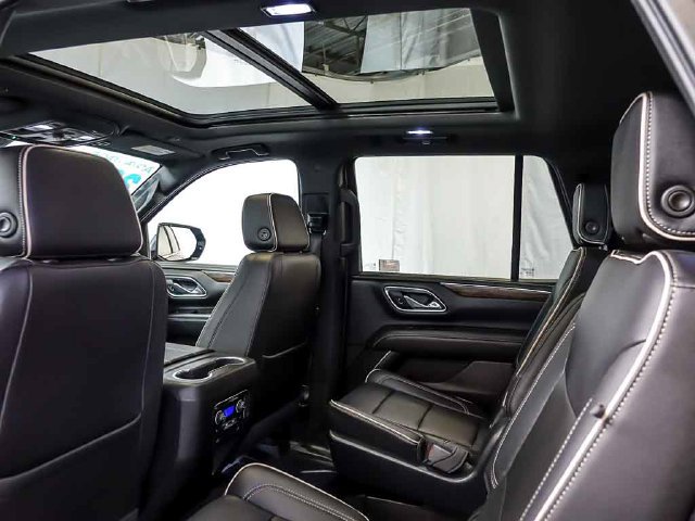 Used 2021 Chevrolet Tahoe Premier w/ Premium Package AWD/4WD image 16