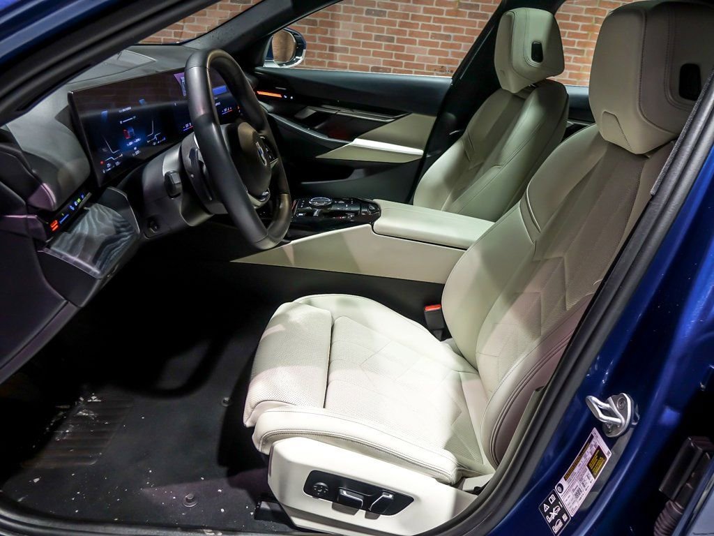 Used 2024 BMW 530i xDrive w/ Premium Package image 13