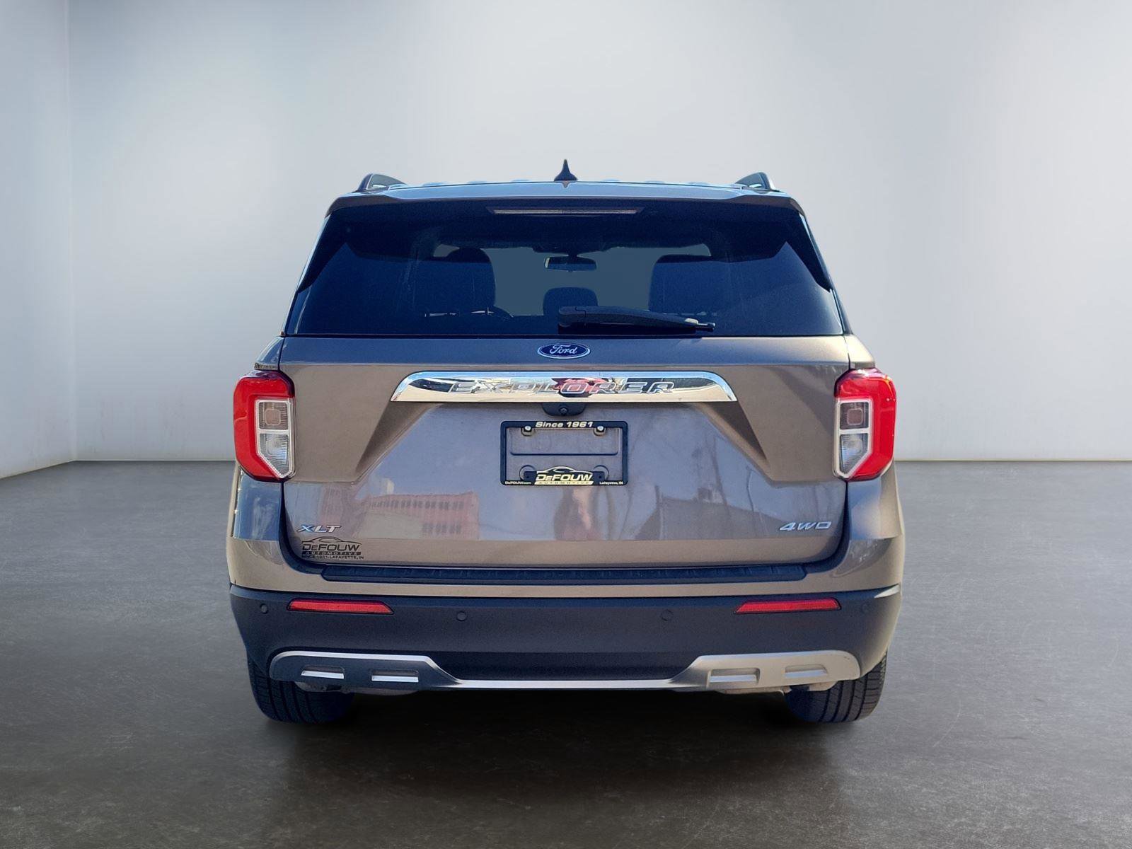 Used 2021 Ford Explorer XLT w/ Equipment Group 202A image 4