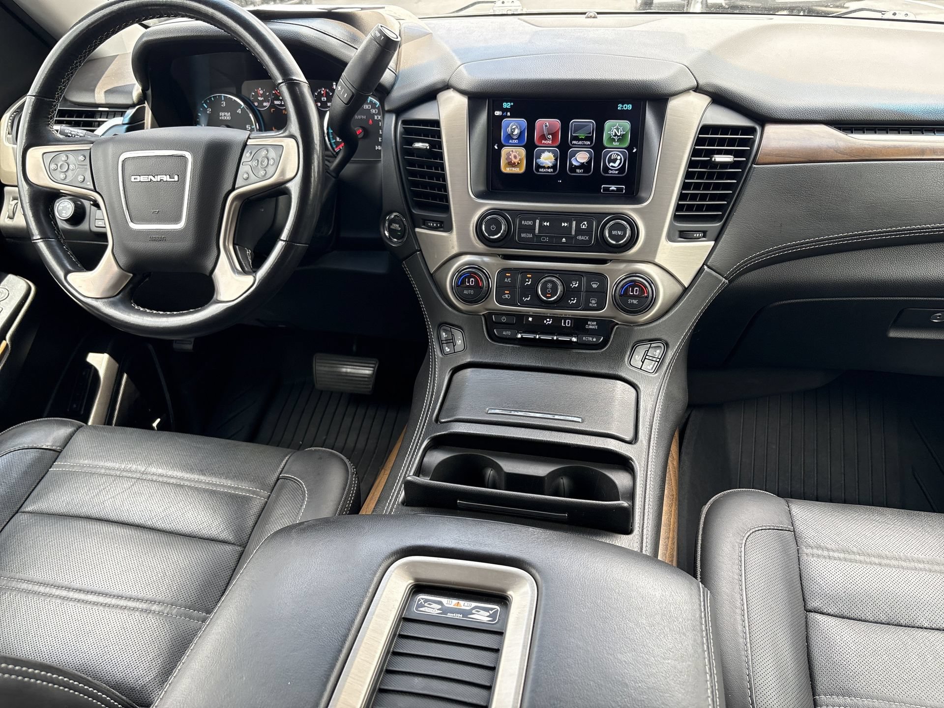 Used 2020 GMC Yukon Denali AWD/4WD image 3