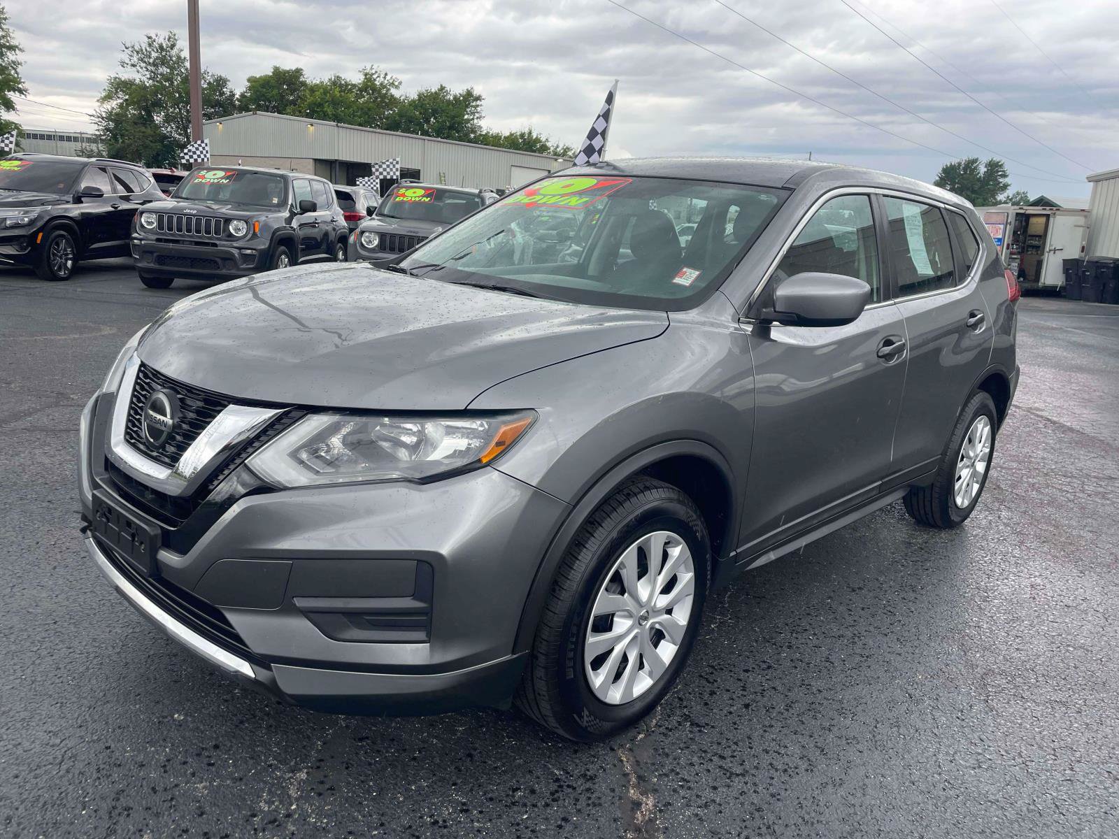 Used 2018 Nissan Rogue S AWD/4WD image 2
