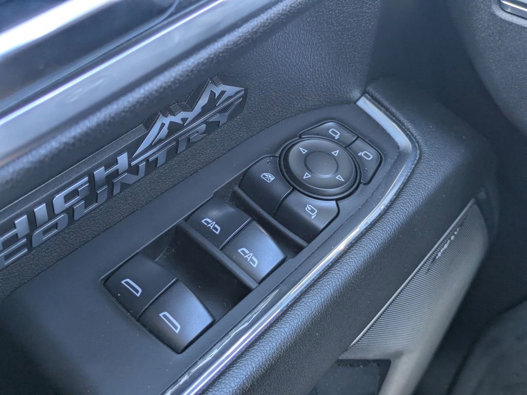 Used 2025 Chevrolet Silverado 1500 High Country w/ High Country Premium Package AWD/4WD image 25
