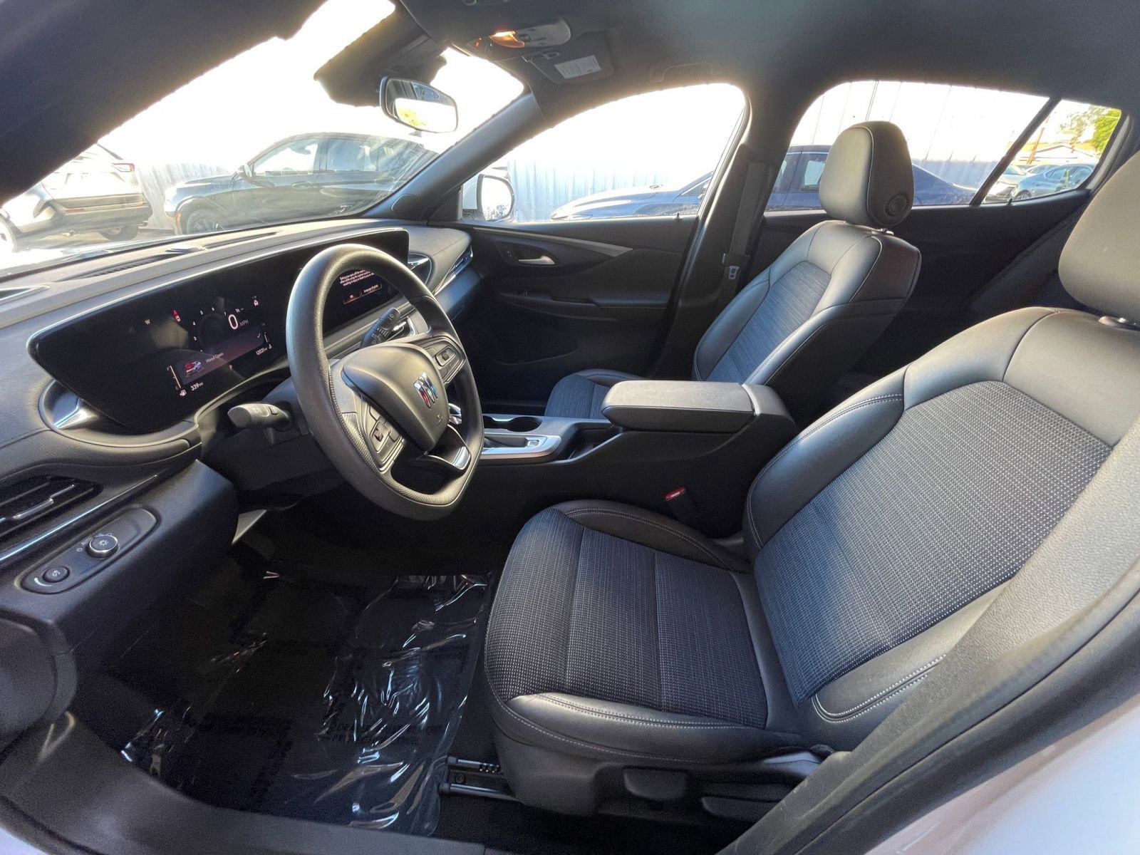 Used 2025 Buick Envista Preferred image 25