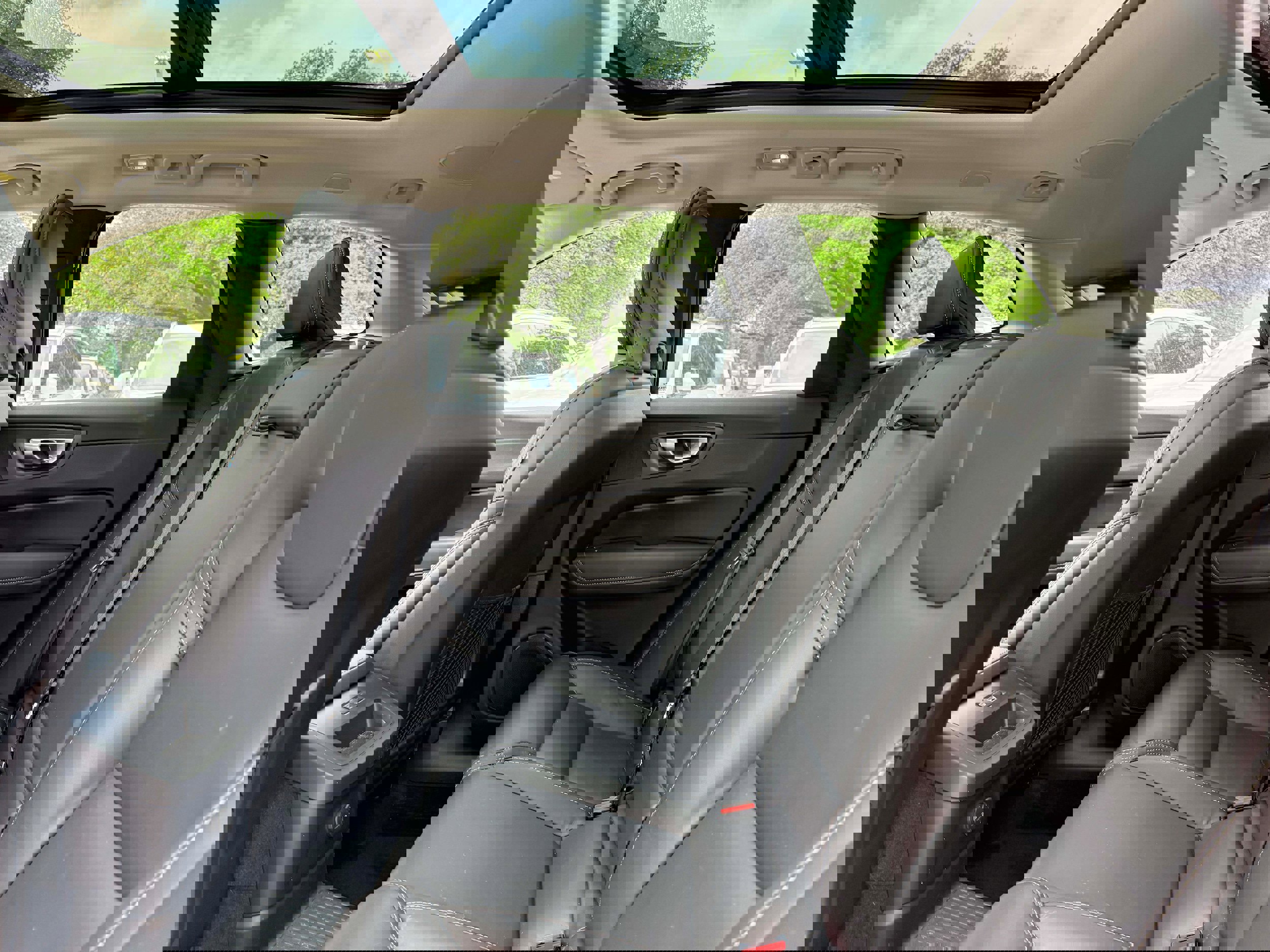 Certified 2024 Volvo XC60 T8 Ultimate w/ Climate Package image 13