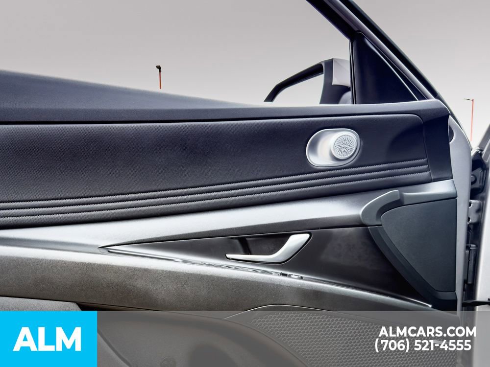 Used 2022 Hyundai Elantra Limited FWD image 11
