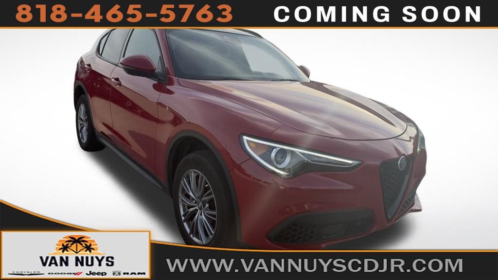 Used 2023 Alfa Romeo Stelvio Sprint image 1