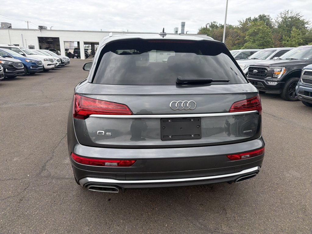 Used 2023 Audi Q5 2.0T Premium w/ Convenience Package AWD/4WD image 4