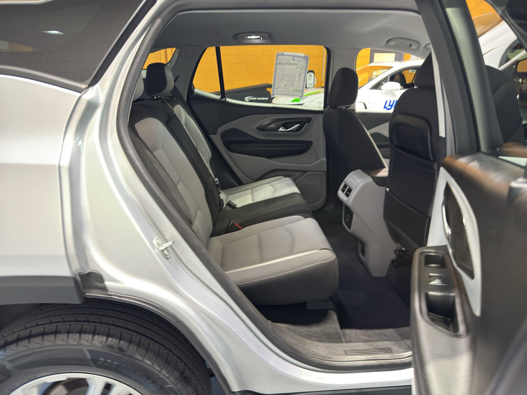 Used 2022 GMC Terrain SLE w/ Driver Convenience Package FWD image 19